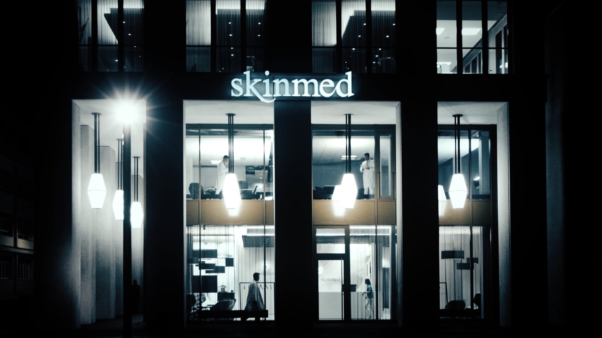 Skinmed by night